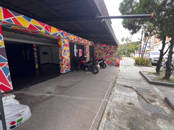 Local en arriendo en Conquistadores, Medellín, 80 m² · foto 2 de 11