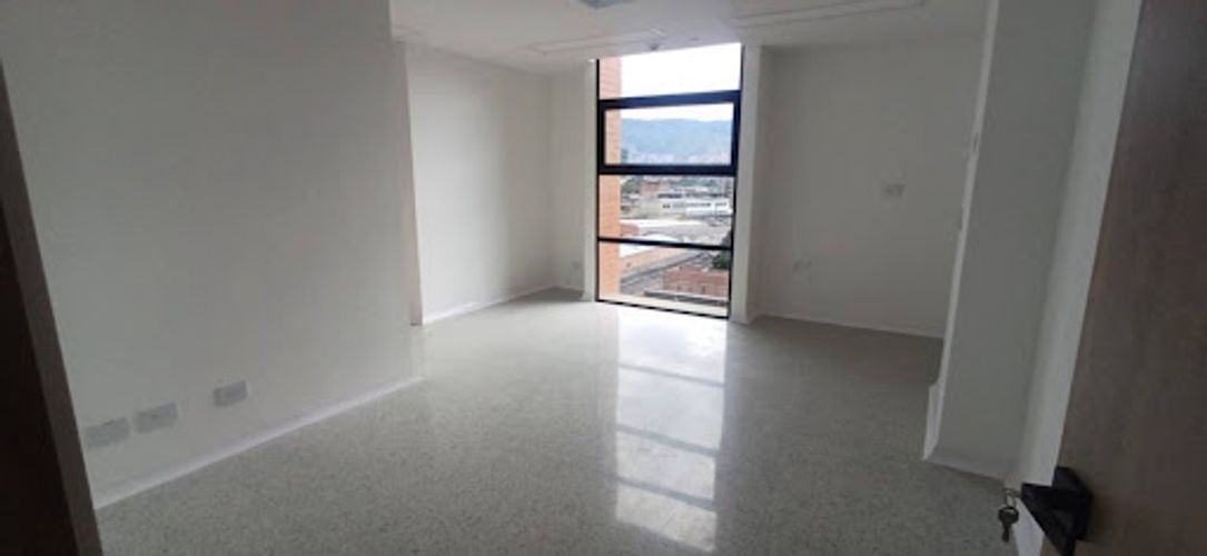 Consultorio en arriendo en Perpetuo Socorro, Medellín, 30 m² · foto 3 de 14