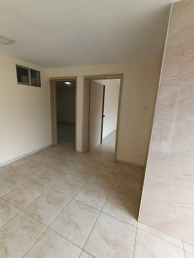 Casa en venta en Quinta Paredes, Bogotá · foto 3 de 24