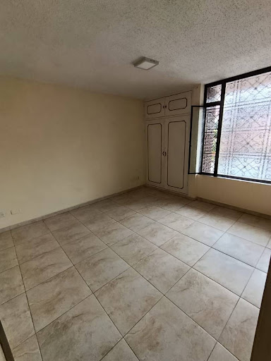 Casa en venta en Quinta Paredes, Bogotá · foto 5 de 24