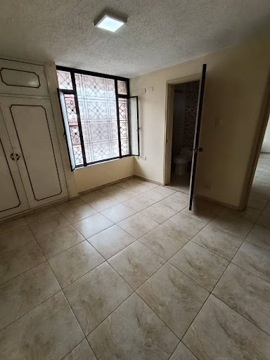 Casa en venta en Quinta Paredes, Bogotá · foto 7 de 24