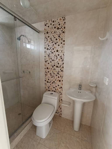 Casa en venta en Quinta Paredes, Bogotá · foto 8 de 24