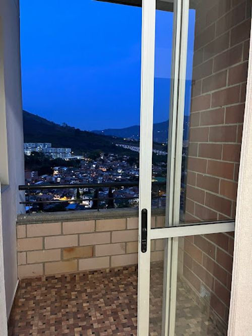 Apartamento de 2 alcobas en venta en La Navarra, Bello, 68 m² · foto 4 de 24