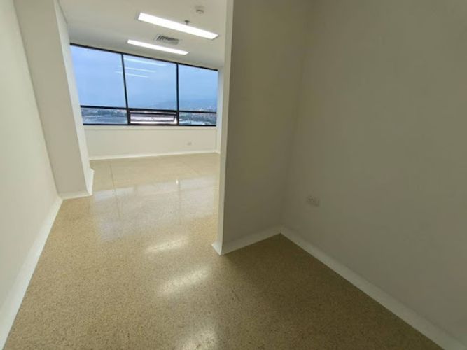 Consultorio en venta en Primavera, Envigado, 32 m² · foto 2 de 8