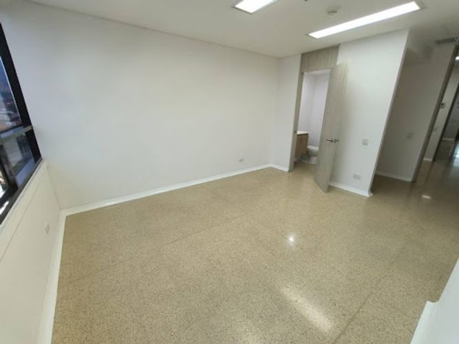 Consultorio en venta en Primavera, Envigado, 32 m² · foto 3 de 8