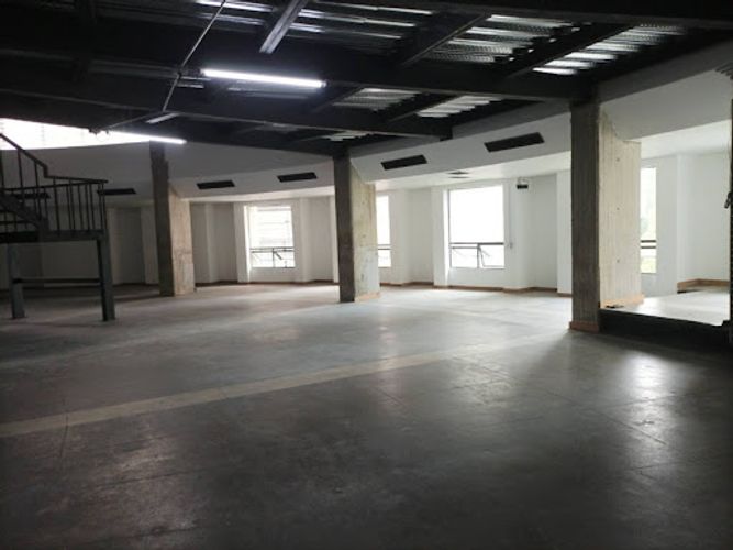Oficina en arriendo en Oviedo, Medellín, 728 m² · foto 9 de 18