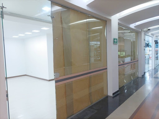 Local en Arriendo en Oviedo, Medellín