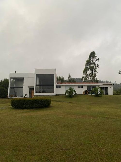 Casa de 5 alcobas en venta en El Salado, Guarne, 530 m² · foto 2 de 16