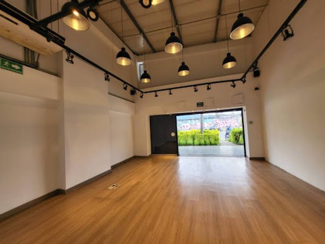 Local en arriendo en La Aguacatala, Medellín, 50 m² · foto 3 de 17