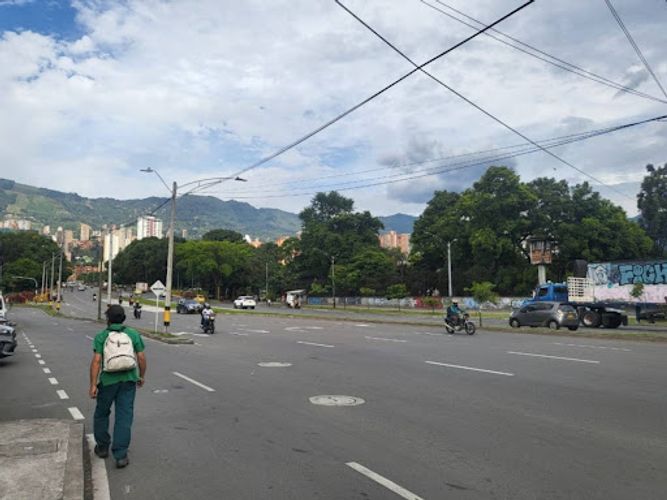Local en arriendo en La Aguacatala, Medellín, 50 m² · foto 16 de 17