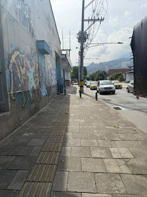 Bodega en venta en Belen Malibu, Medellín, 1582 m² · foto 21 de 23