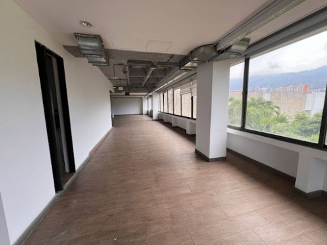 Oficina en arriendo en La Esmeralda, Itagüí, 287 m² · foto 3 de 19