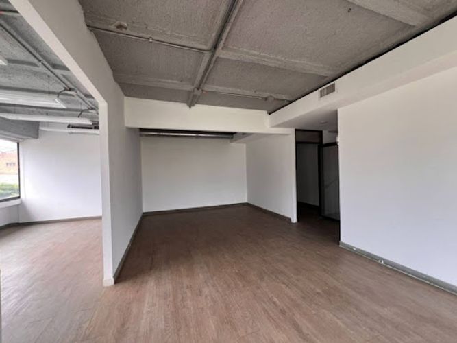 Oficina en arriendo en La Esmeralda, Itagüí, 287 m² · foto 8 de 19