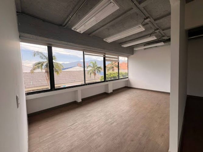Oficina en arriendo en La Esmeralda, Itagüí, 287 m² · foto 9 de 19