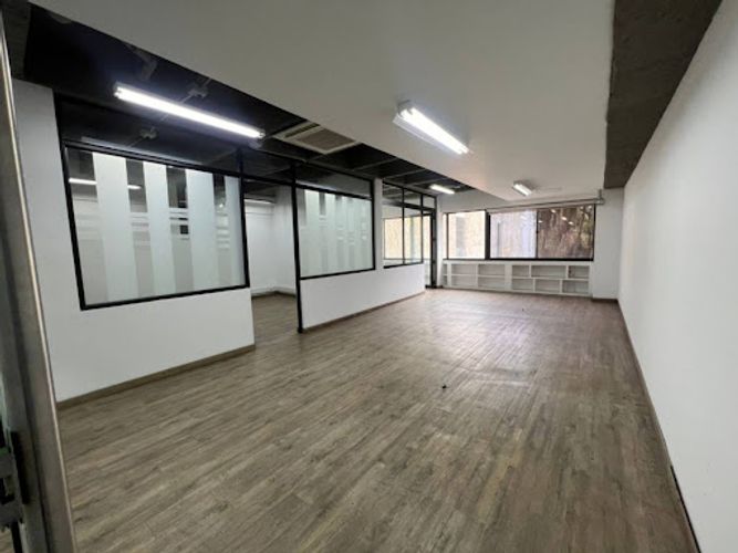 Oficina en arriendo en La Esmeralda, Itagüí, 379 m² · foto 3 de 21