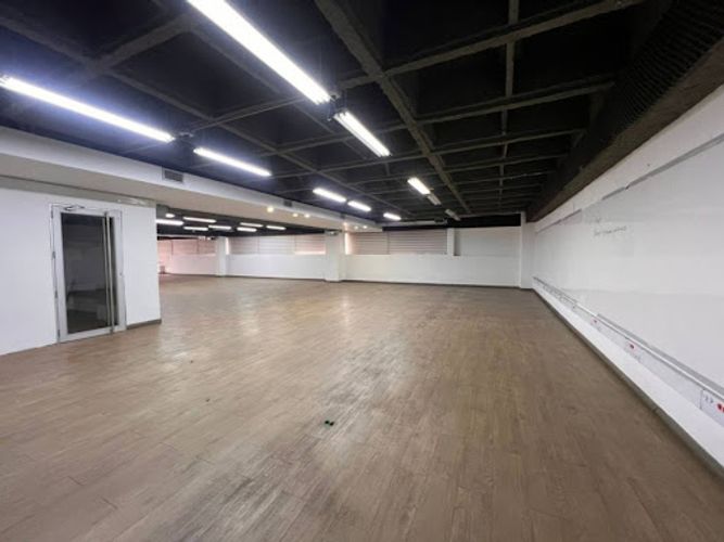 Oficina en arriendo en La Esmeralda, Itagüí, 379 m² · foto 17 de 21
