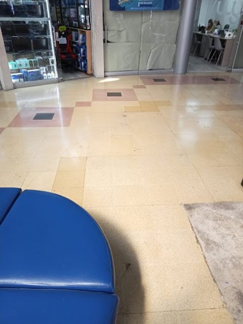 Local en arriendo en Laureles, Medellín, 25 m² · foto 8 de 14