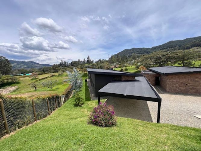 Casa de 3 alcobas en venta en San Miguel, La Ceja, 345 m² · foto 2 de 24