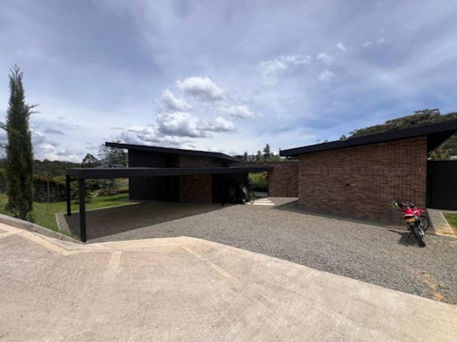 Casa de 3 alcobas en venta en San Miguel, La Ceja, 345 m² · foto 3 de 24