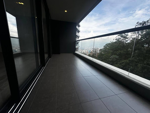 Apartamento en venta en Altos del poblado, Medellín 3