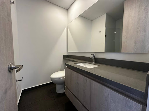 Apartamento en venta en Altos Del Poblado, Medellín · foto 10 de 24