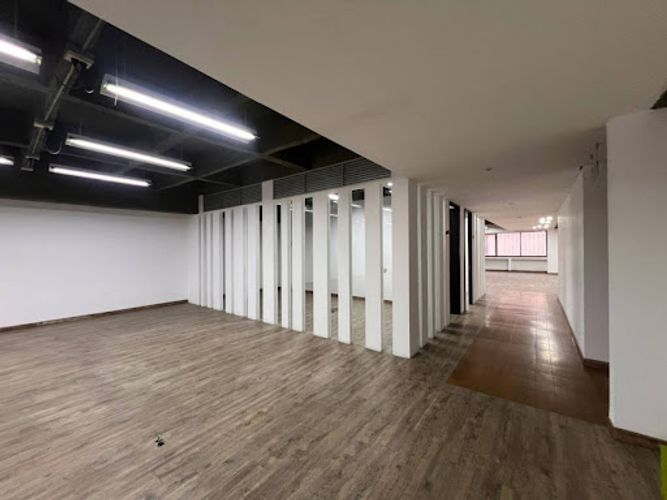 Oficina en arriendo en La Esmeralda, Itagüí, 659 m² · foto 9 de 21