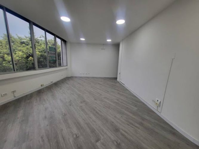 Oficina en arriendo en Manila, Medellín, 60 m² · foto 2 de 16