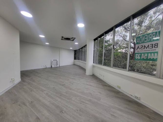 Oficina en arriendo en Manila, Medellín, 60 m² · foto 3 de 16