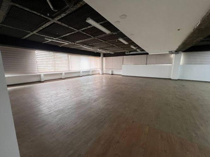 Oficina en arriendo en La Esmeralda, Itagüí, 659 m² · foto 15 de 21