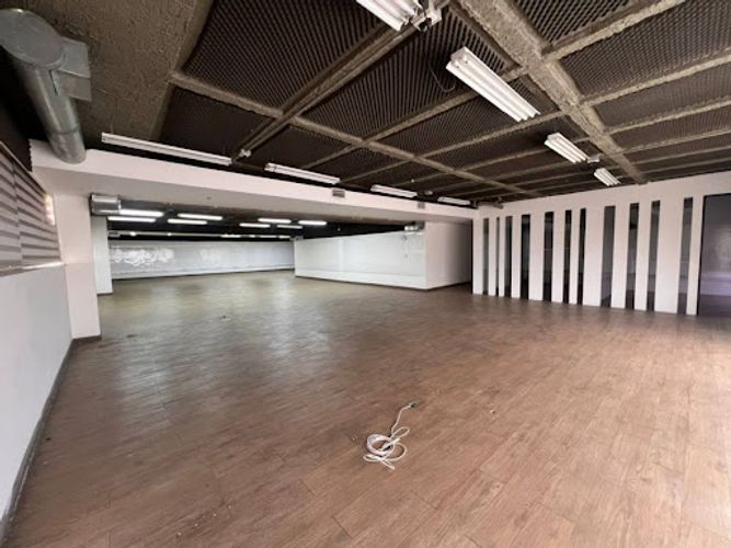 Oficina en arriendo en La Esmeralda, Itagüí, 659 m² · foto 16 de 21