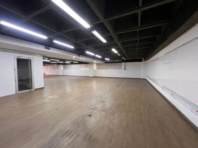 Oficina en arriendo en La Esmeralda, Itagüí, 659 m² · foto 17 de 21