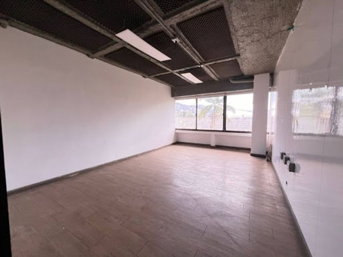 Oficina en arriendo en La Esmeralda, Itagüí, 659 m² · foto 18 de 21