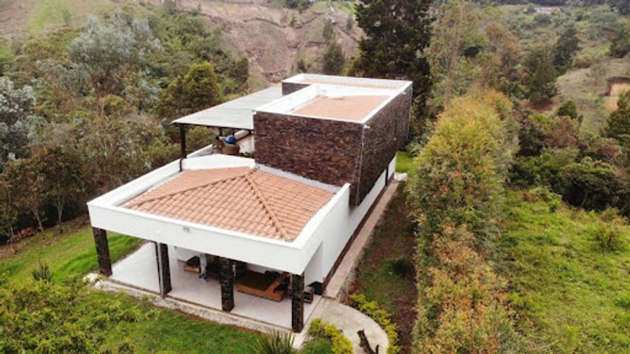 Casa de 3 alcobas en arriendo en Canoas, Guarne, 250 m² · foto 2 de 24