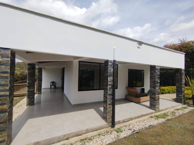 Casa de 3 alcobas en arriendo en Canoas, Guarne, 250 m² · foto 14 de 24