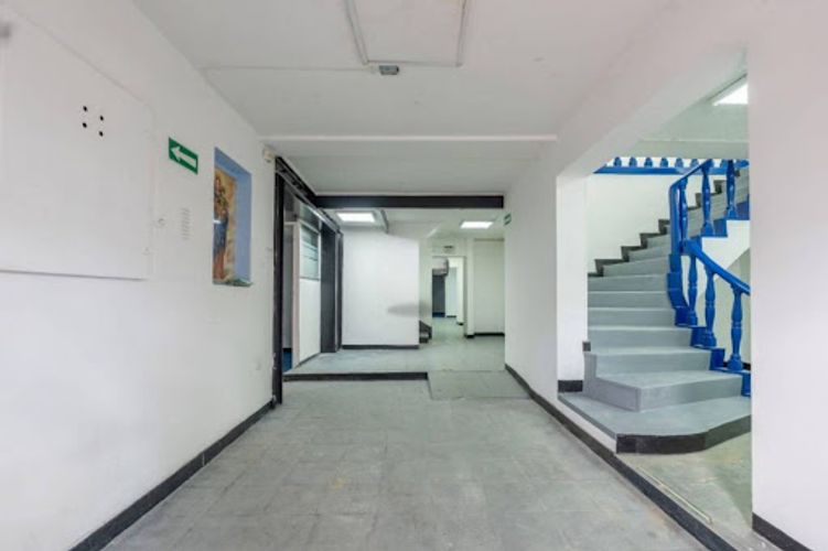 Casa de 8 alcobas en venta en Los Alcazares, Bogotá, 1120 m² · foto 4 de 10