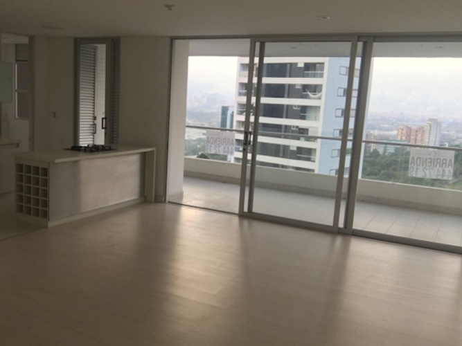 Apartamento en arriendo en Los Balsos, Medellín · foto 4 de 8