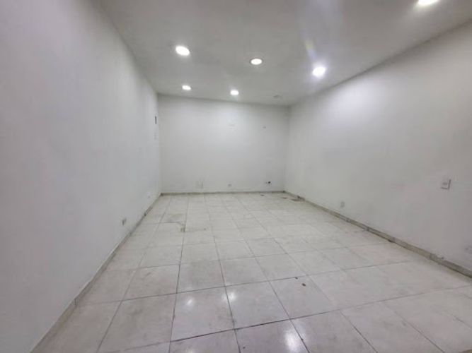 Local en arriendo en El Chagualo, Medellín, 20 m² · foto 2 de 11