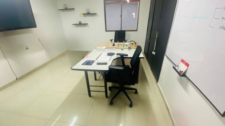 Casa de 5 alcobas en arriendo en Santa Teresita, Medellín, 300 m² · foto 6 de 24