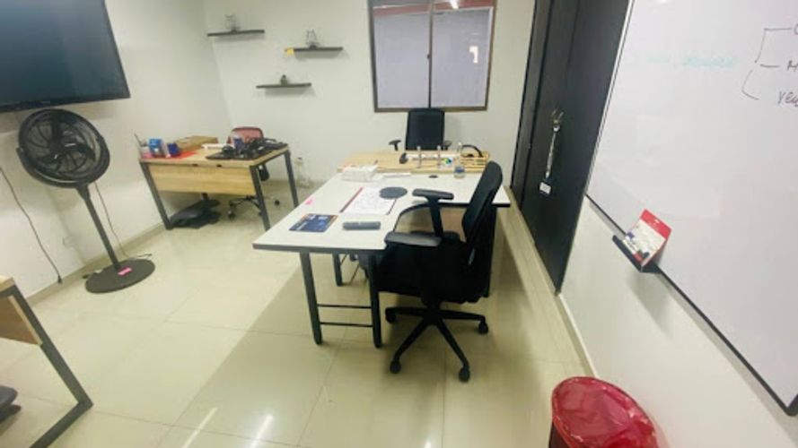 Casa de 5 alcobas en arriendo en Santa Teresita, Medellín, 300 m² · foto 22 de 24