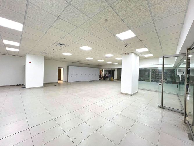 Local en venta en Jardin Botanico, Medellín, 257 m² · foto 13 de 24