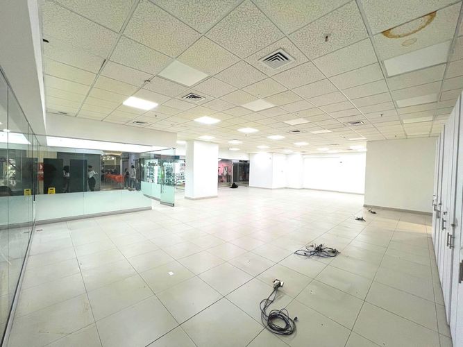 Local en venta en Jardin Botanico, Medellín, 257 m² · foto 14 de 24