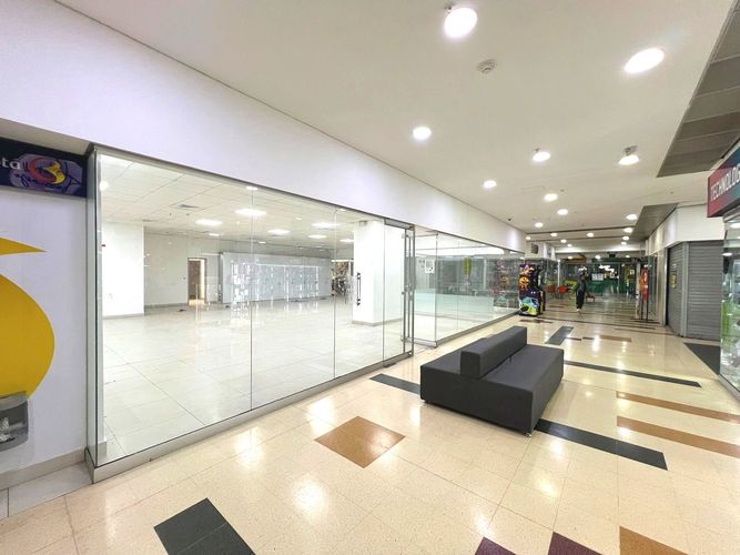 Local en venta en Jardin Botanico, Medellín, 257 m² · foto 16 de 24