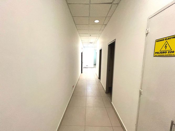 Local en venta en Jardin Botanico, Medellín, 257 m² · foto 18 de 24