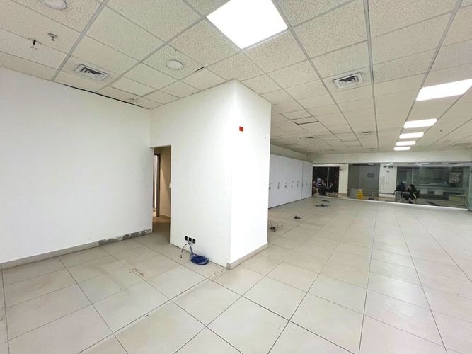 Local en venta en Jardin Botanico, Medellín, 257 m² · foto 21 de 24