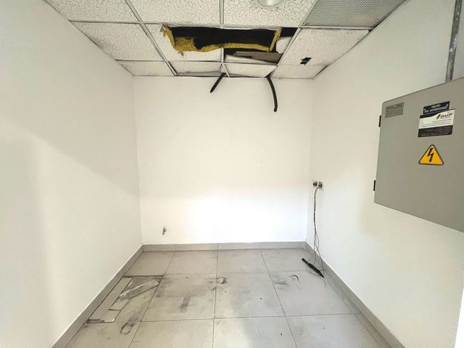 Local en venta en Jardin Botanico, Medellín, 257 m² · foto 23 de 24