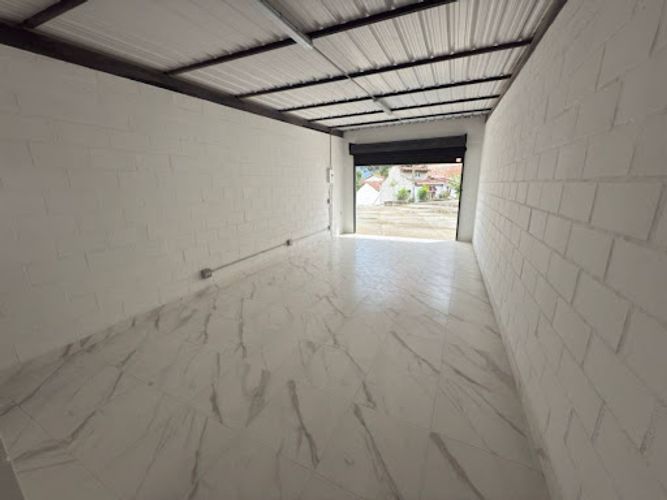 Local en arriendo en Pajarito, Medellín, 37 m² · foto 2 de 4