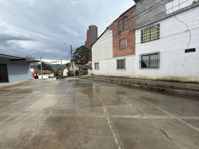 Local en arriendo en Pajarito, Medellín, 200 m² · foto 4 de 7