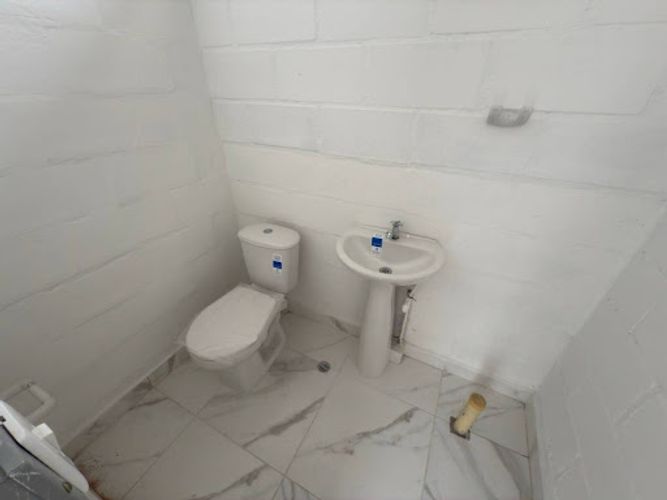 Local en arriendo en Pajarito, Medellín, 60 m² · foto 5 de 6
