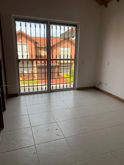 Casa de 3 alcobas en venta en Rionegro, 140 m² · foto 4 de 14