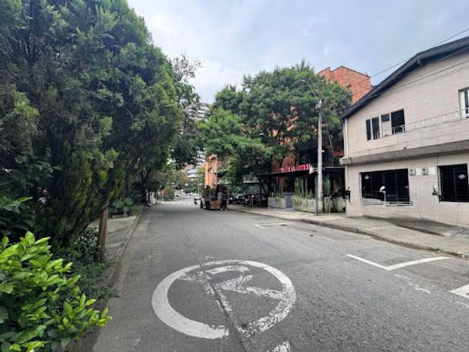 Casa de 4 alcobas en venta en Manila, Medellín, 357 m² · foto 2 de 13